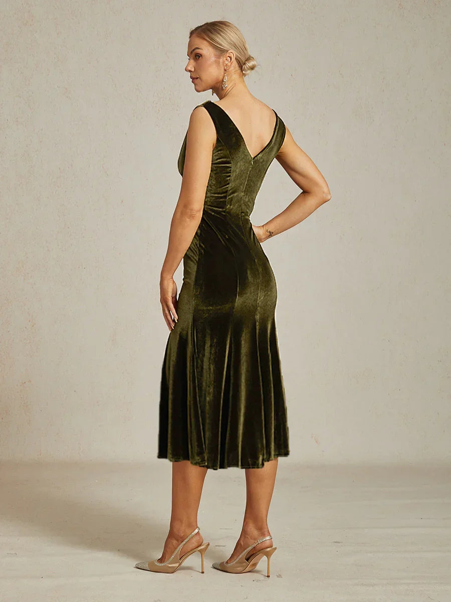 Velvet Sleeveless Midi Dress with Scoop Neck